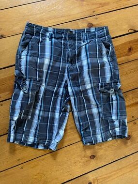Helix waist 32” Cargo Shorts blue/gray plaid